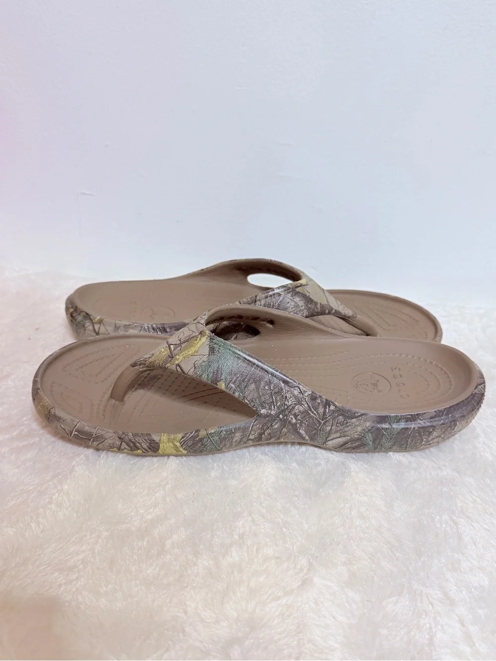 Crocs Camo Flip Flop Sandals Black Men's Size 7 Womens Size 9